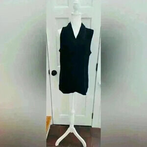 Saint Tropez West sleeveless blouse size XL, tuxedo V neck.